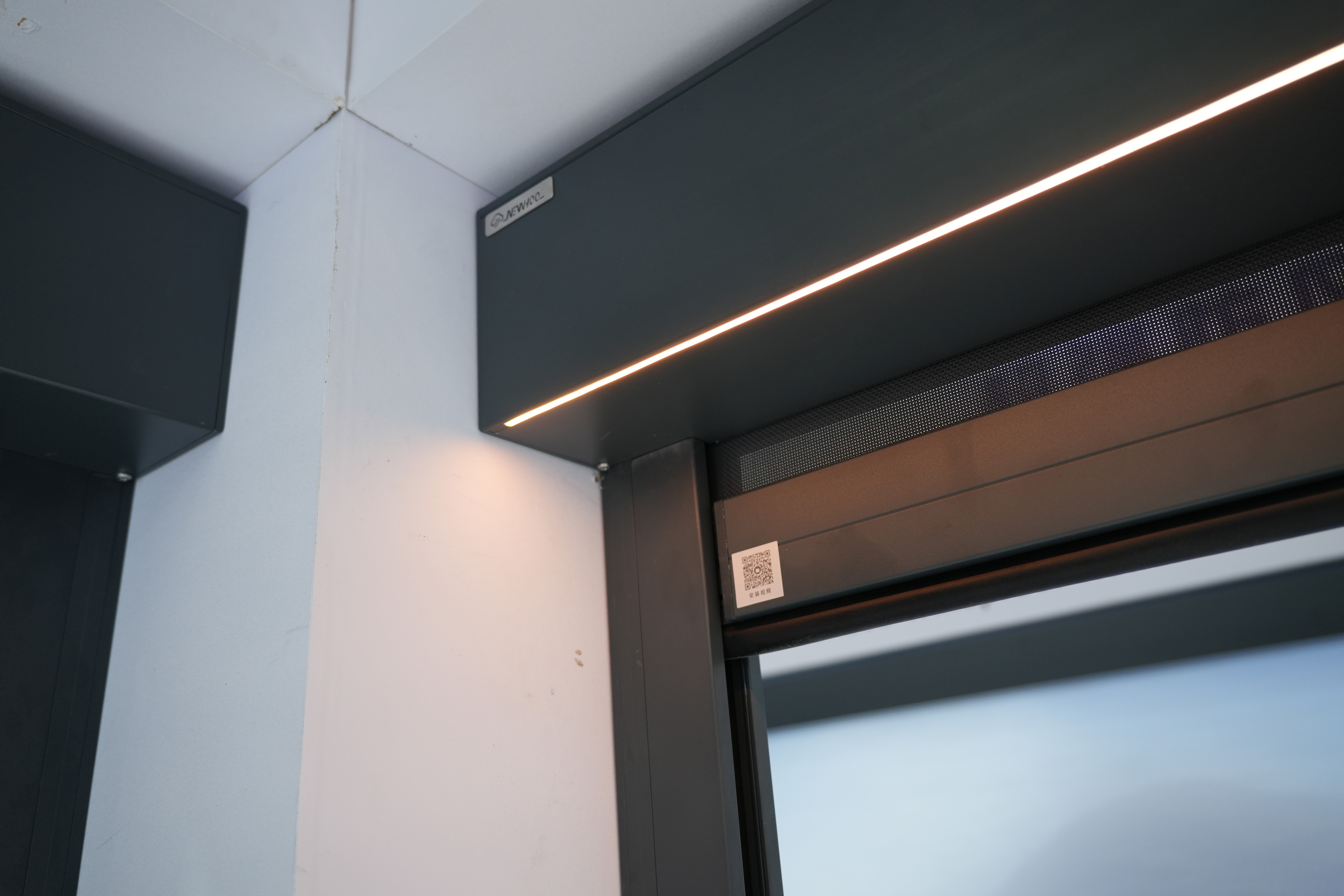 WR120D LED Strip Outdoor Zip Screen