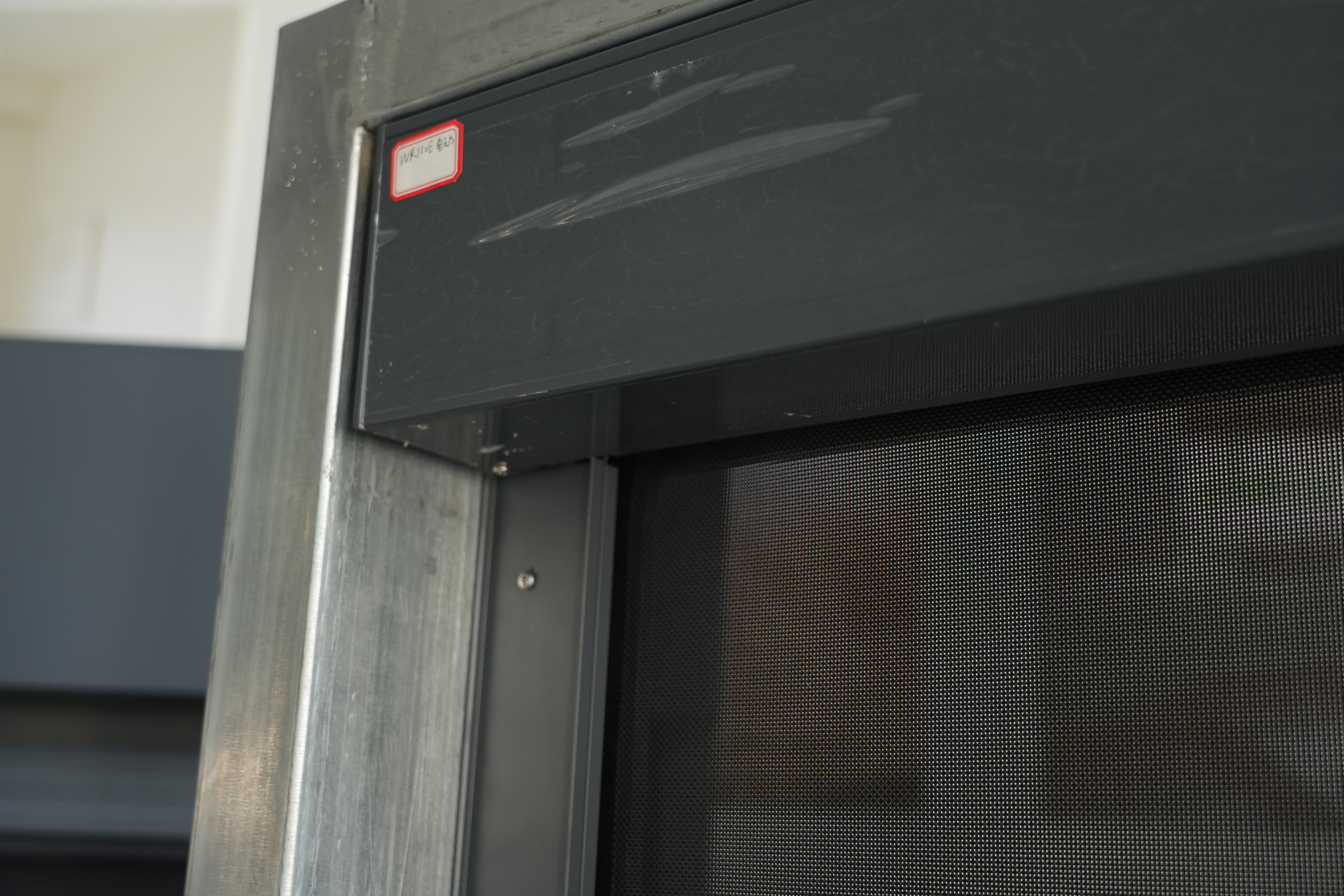 WR120E Adjustable Side-Rail Zip Screen