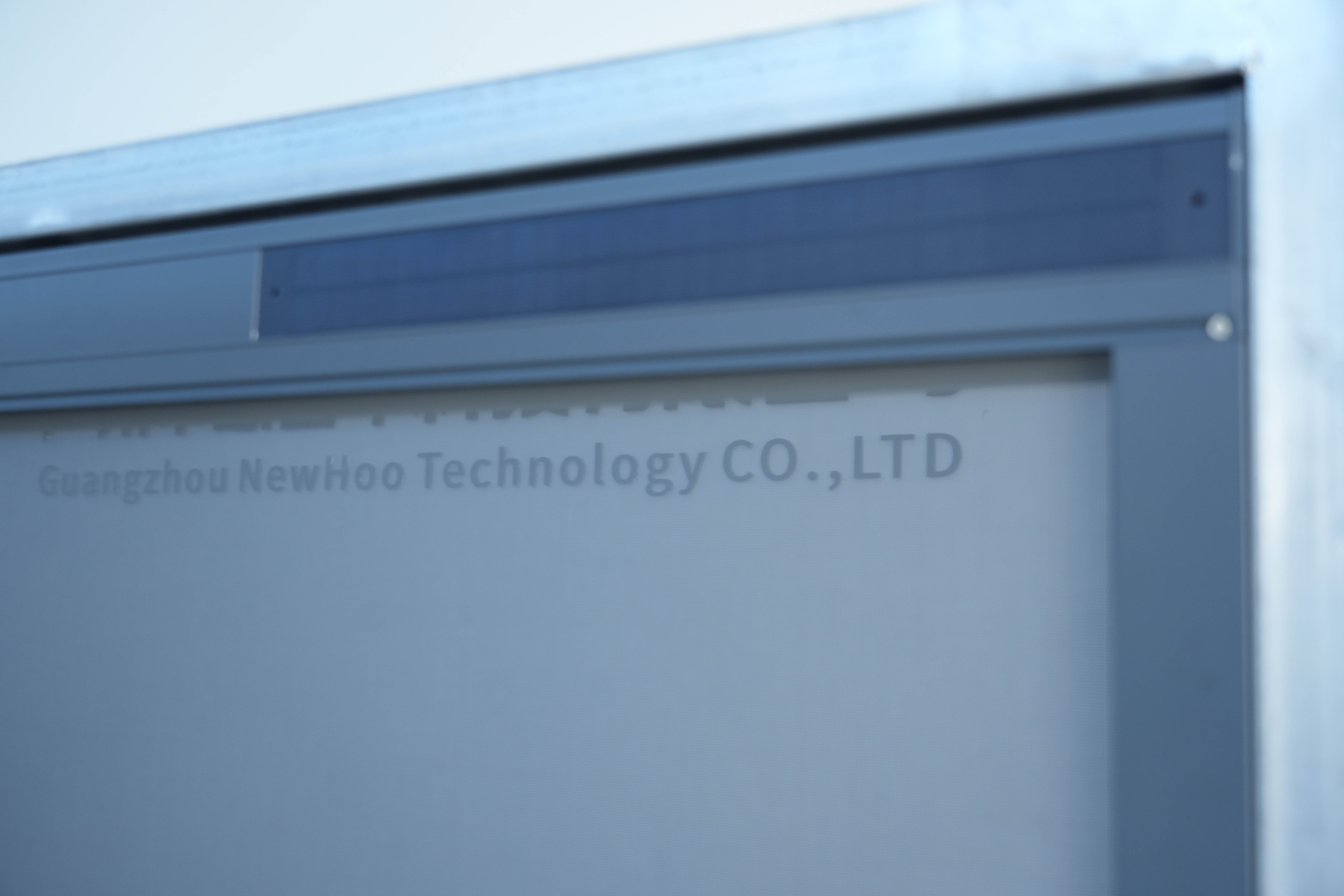 WR120F Solar-Powered Outdoor Zip Screen