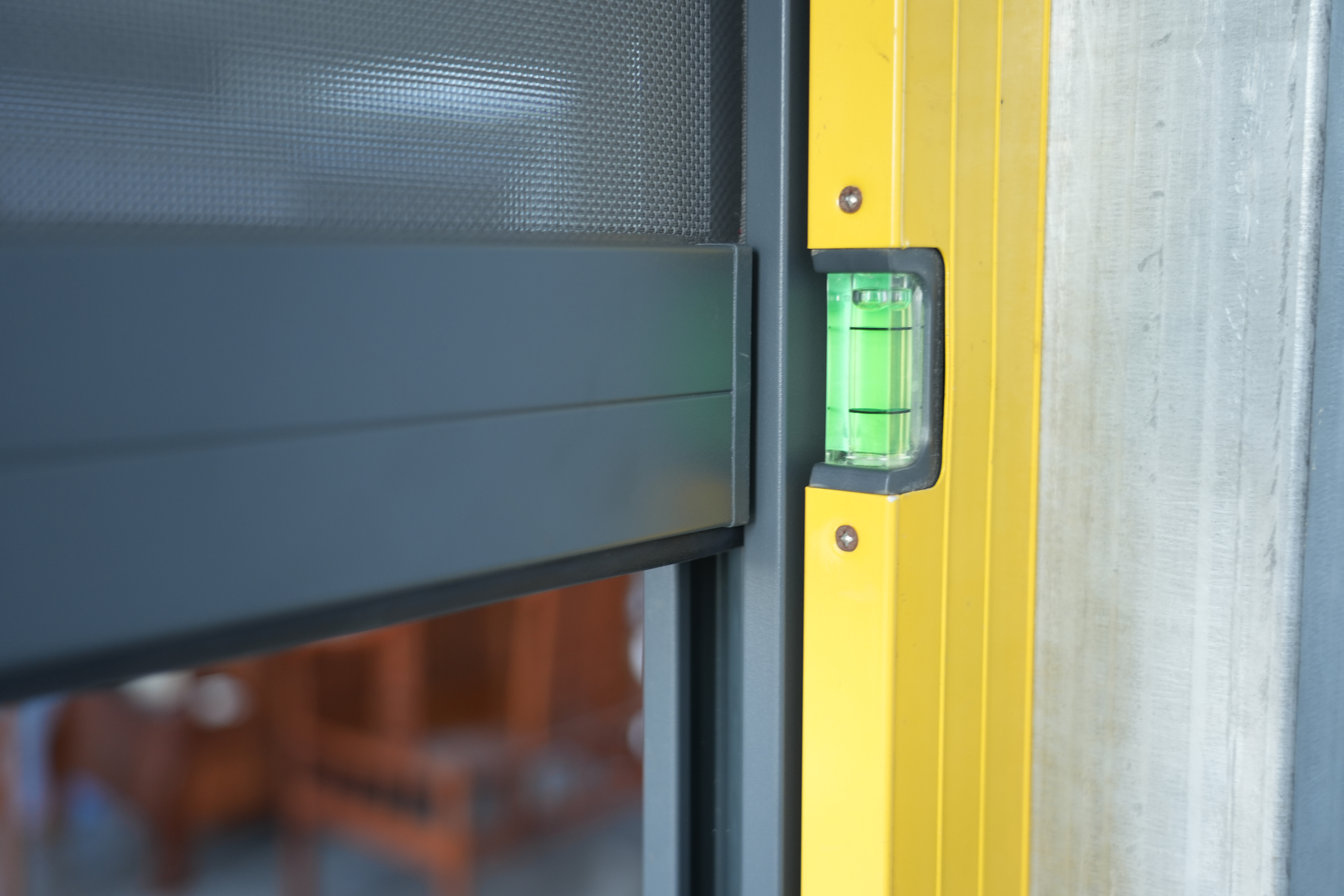 WR120F Solar-Powered Outdoor Zip Screen
