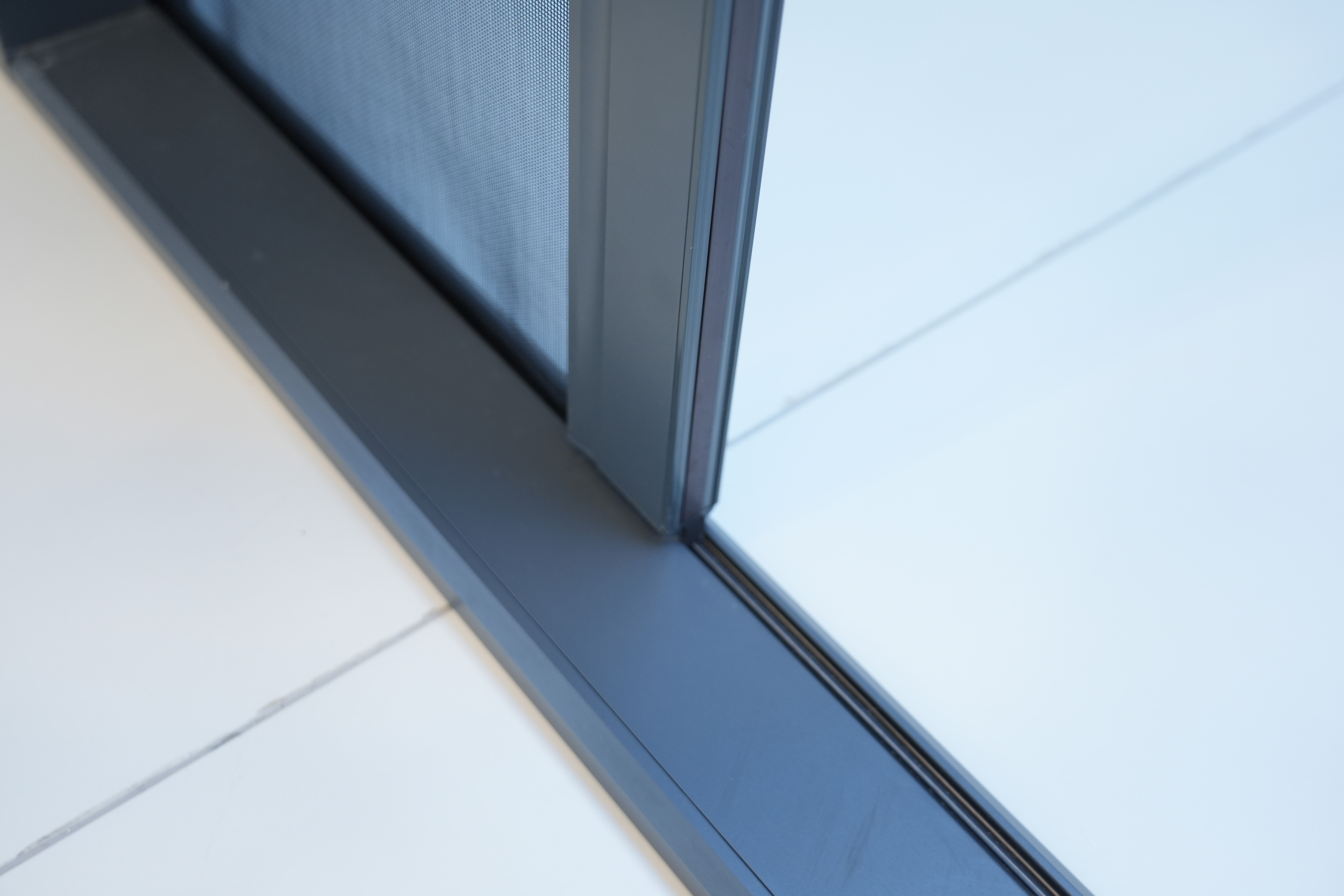 VRW100 Flat-Push Retractable Invisible Screen Door