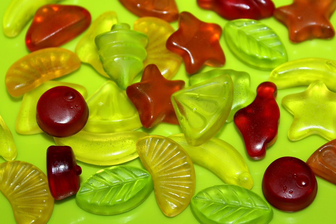 Jelly pieces where natural white color powder is used for whitening and opacity