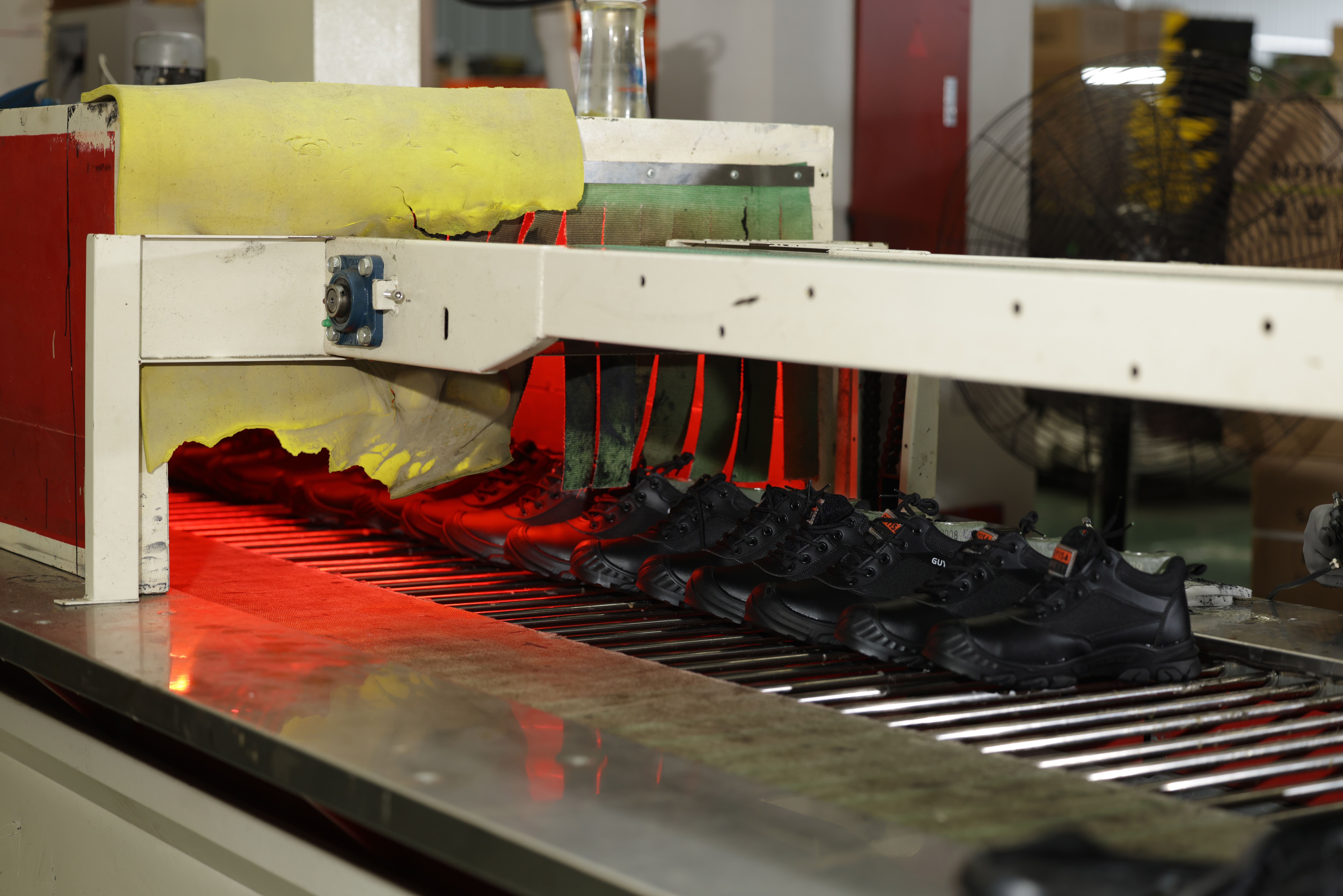 production-line-shoe-curing-conveyor