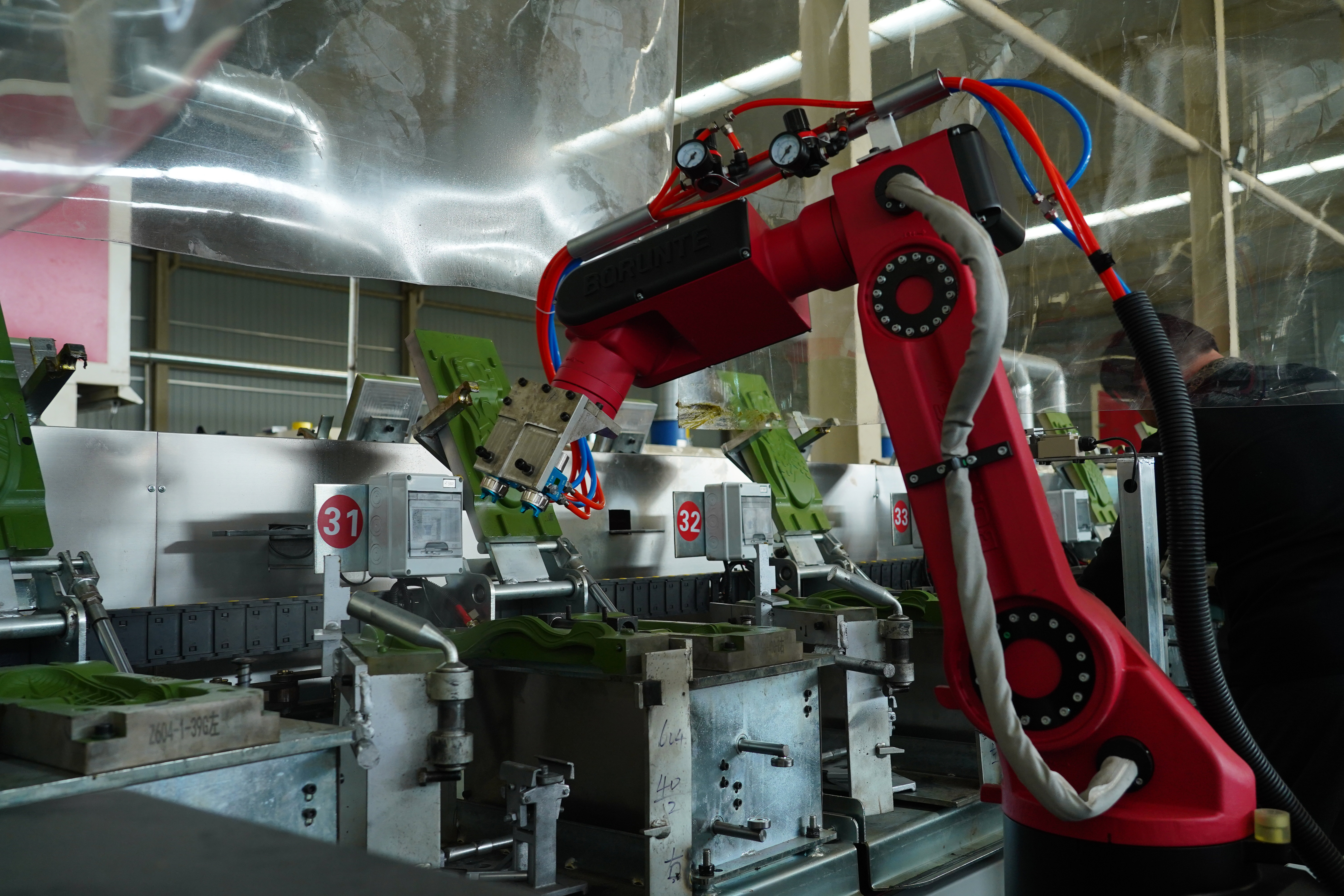 robotic-arm-molding-line-workshop