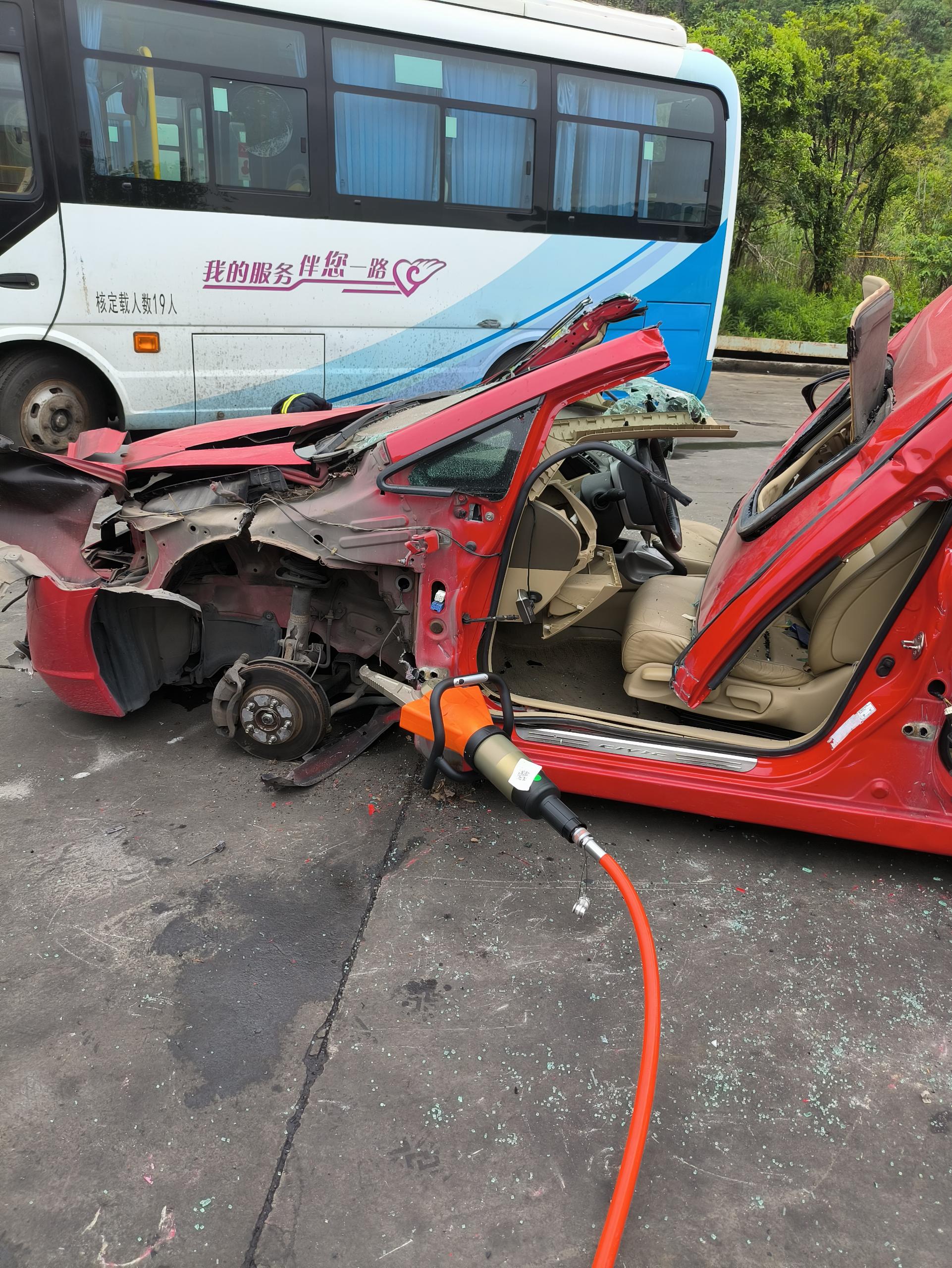 ode Fire Hydraulic Breaching Tool — Hydraulic Cutter Suitable for vehicle extrication.