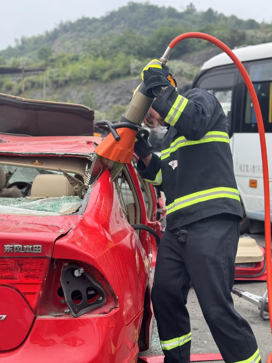 ode multi-purpose combi tool suitable for vehicle extrication and breaching.