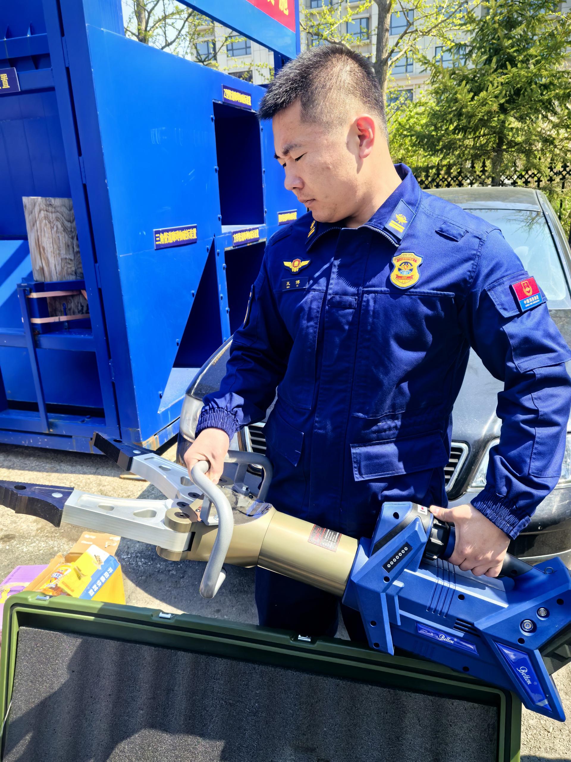 ode Battery-powered Hydraulic Spreader for Earthquake Disaster Rescue