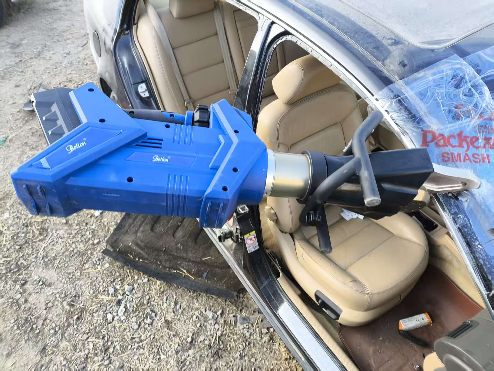 ODE Battery cutter S312-E used for vehicle rescue and demolition.