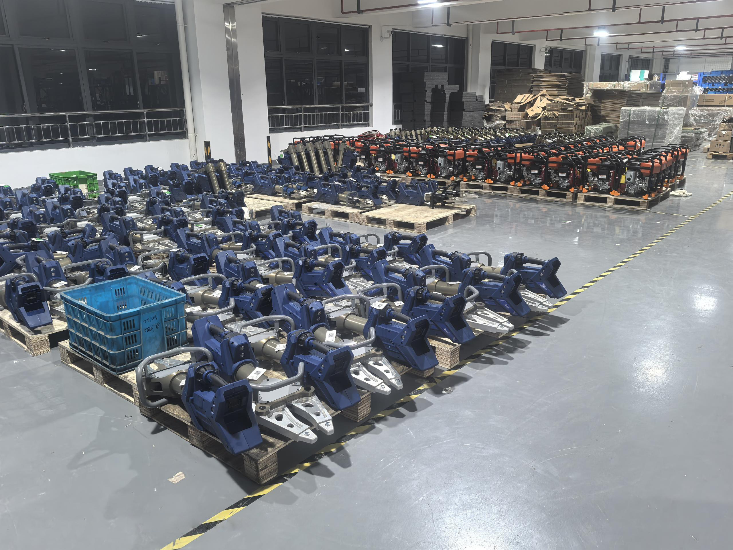 ODE Battery Combi Tool factory production photos showing assembly of electric hydraulic rescue tools