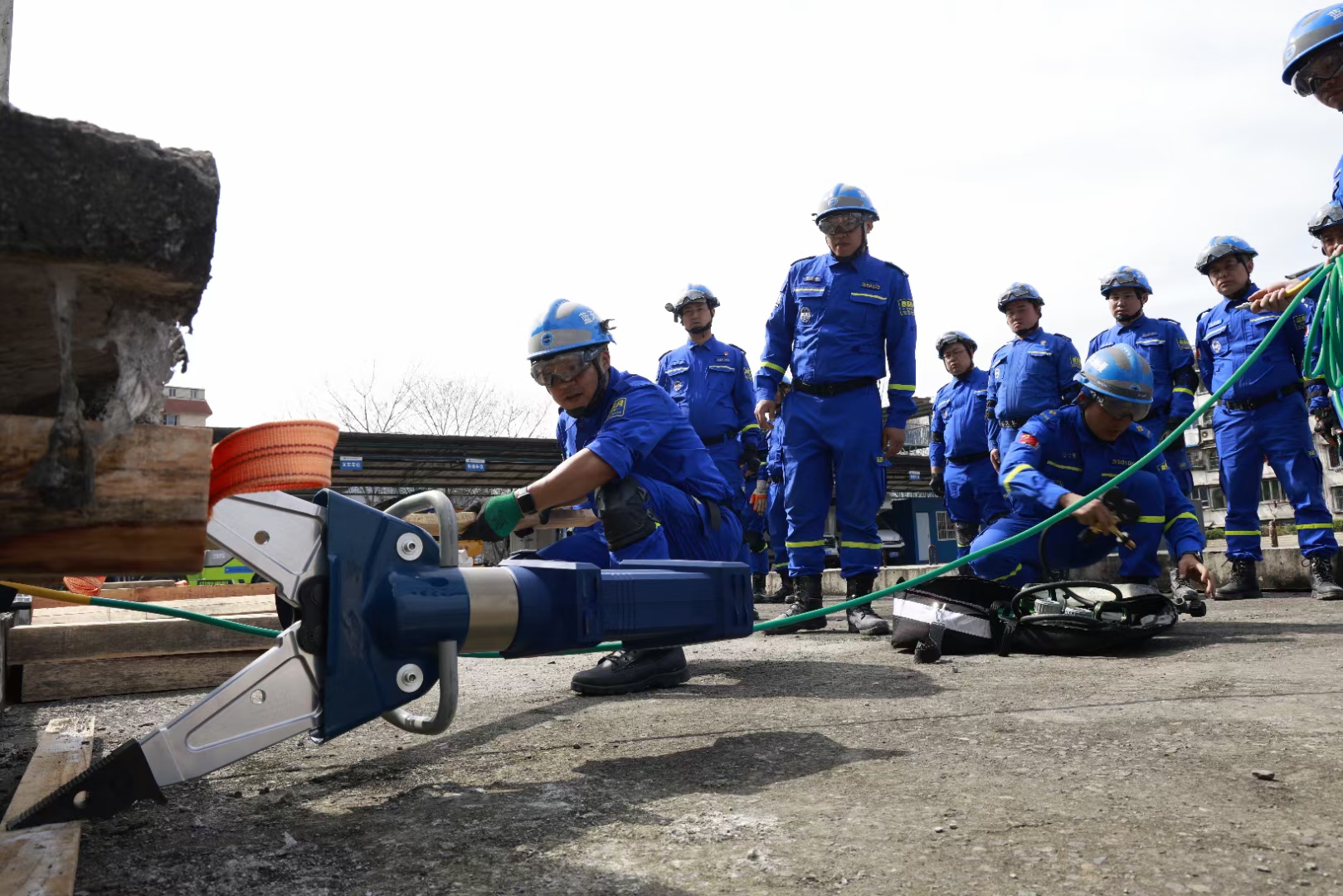 ODE Battery spreader SP725-E for rescue drills, spread and break rocks.