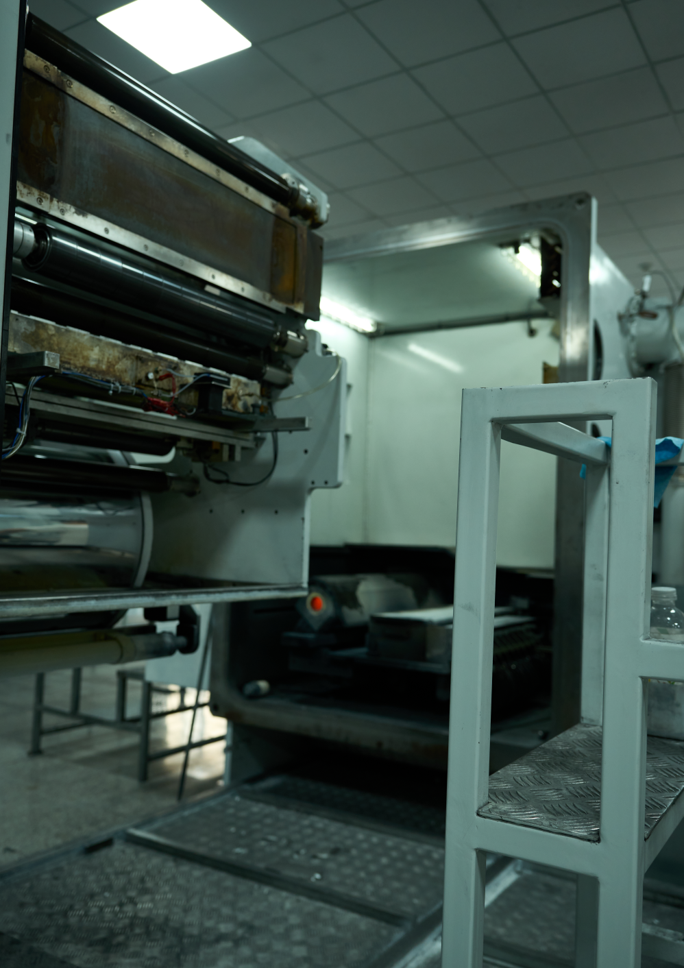 Thin film replacement and loading/unloading
