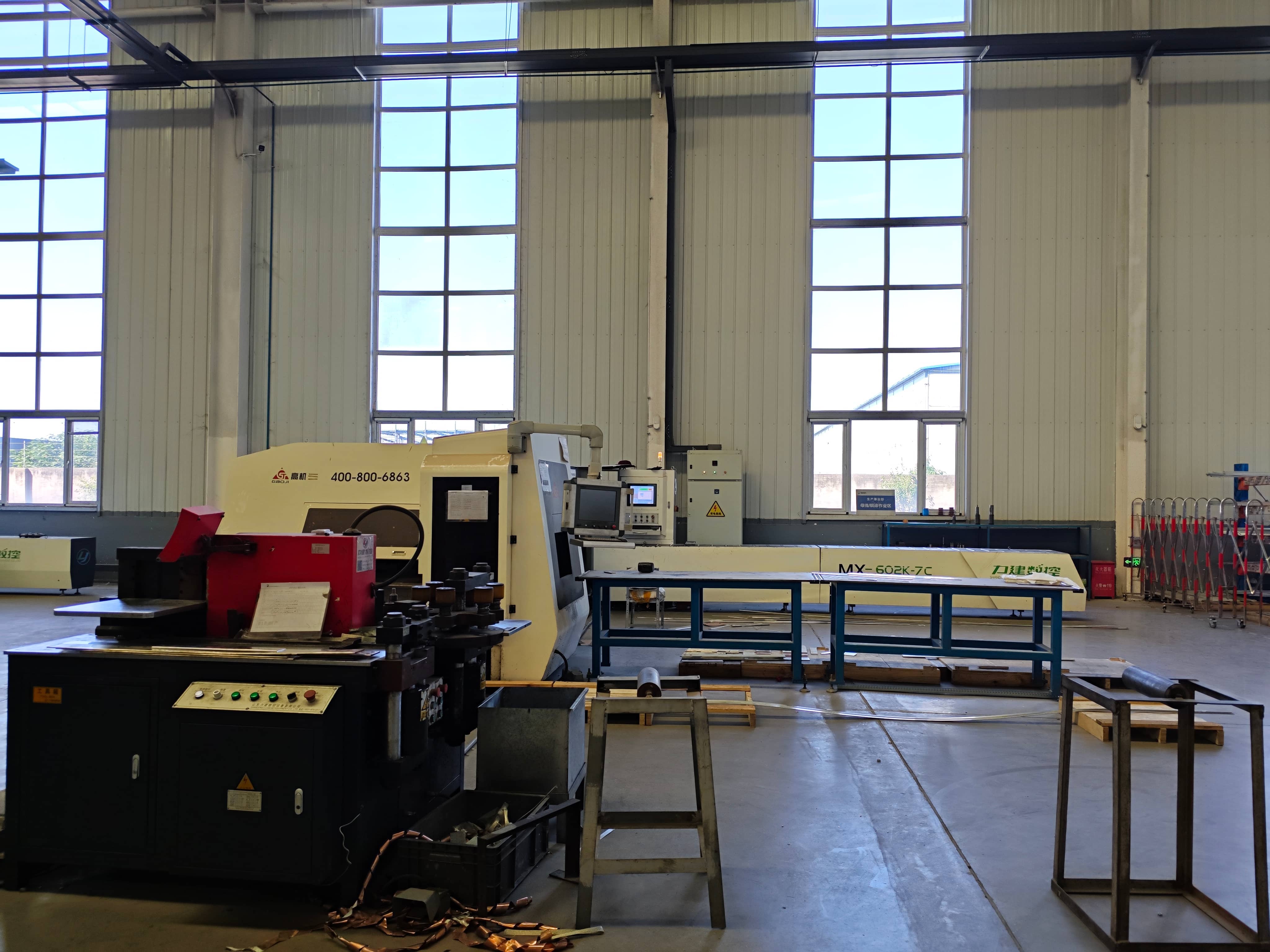 Busbar fabrication equipment used for cutting, bending, and machining conductive busbars for transformers and electrical distribution equipment. Busbar components are processed according to the connection layout and dimensional requirements of each product.