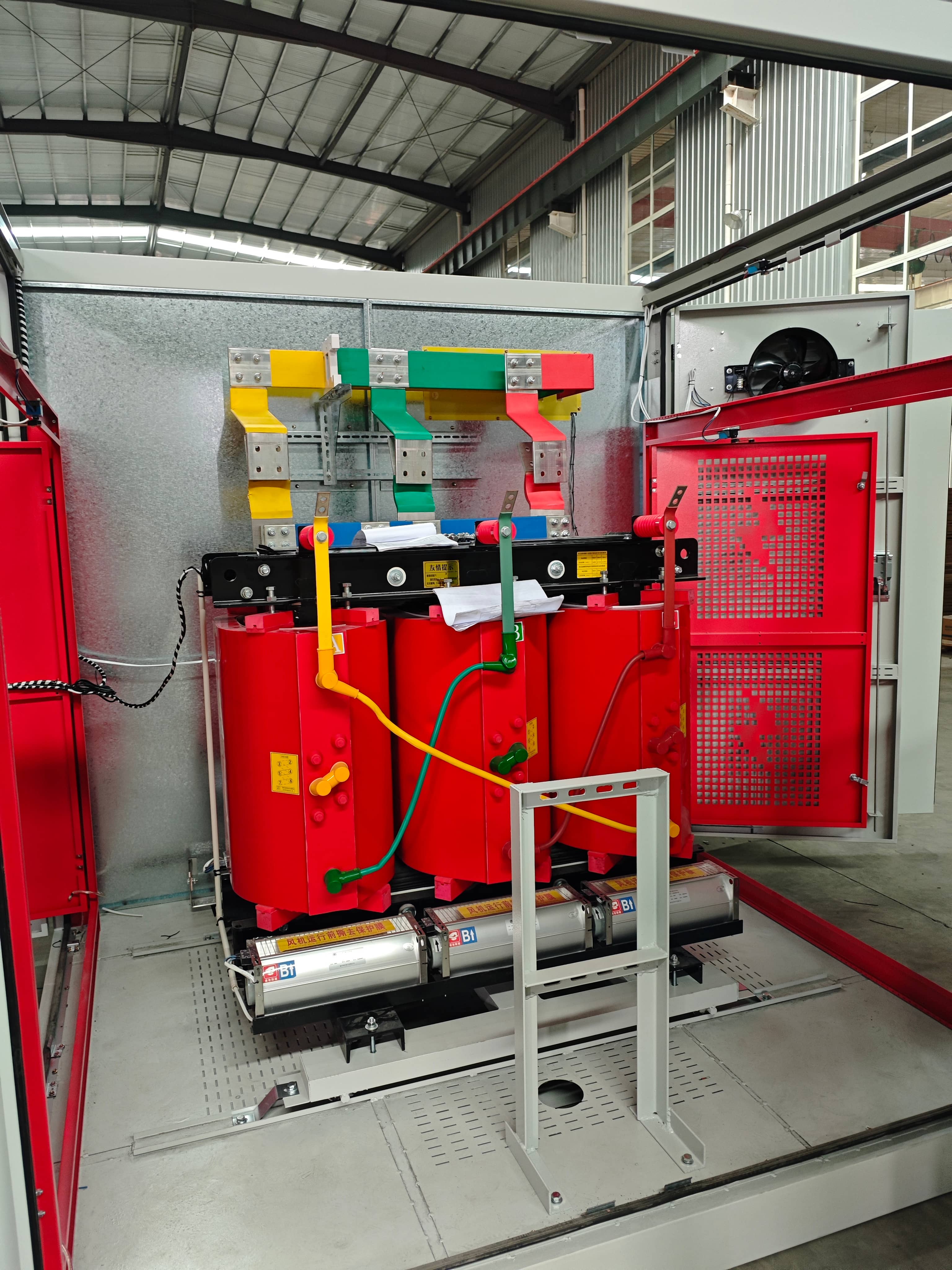 Dry-type transformer installed in a substation for medium-to-low voltage conversion and electrical distribution. Commonly used in indoor substations, industrial plants, commercial facilities, and power distribution networks, where compact installation, fire safety, and reduced maintenance requirements are key project considerations.