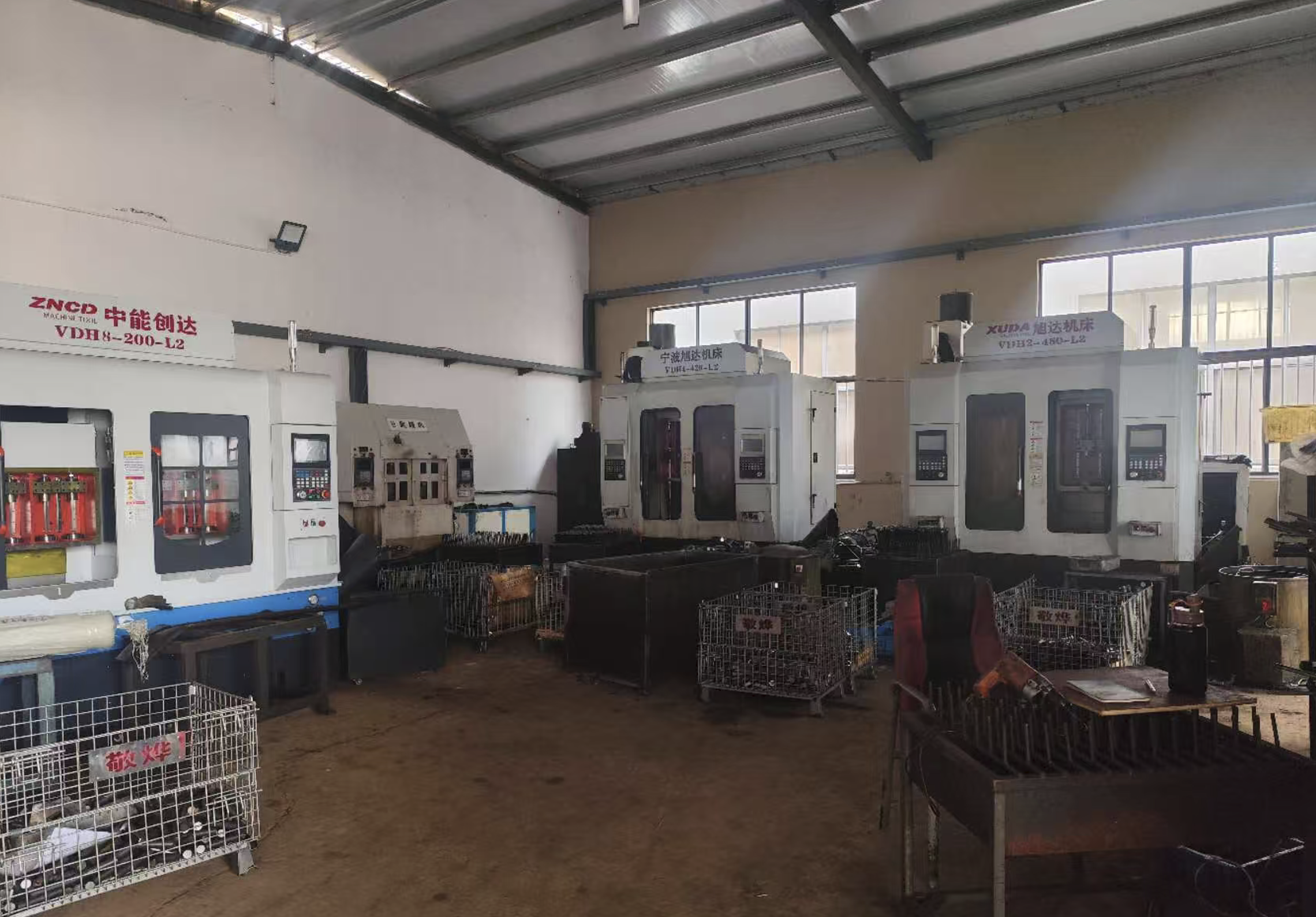 Multi-station deep-hole drilling machines used in fluid connection component production