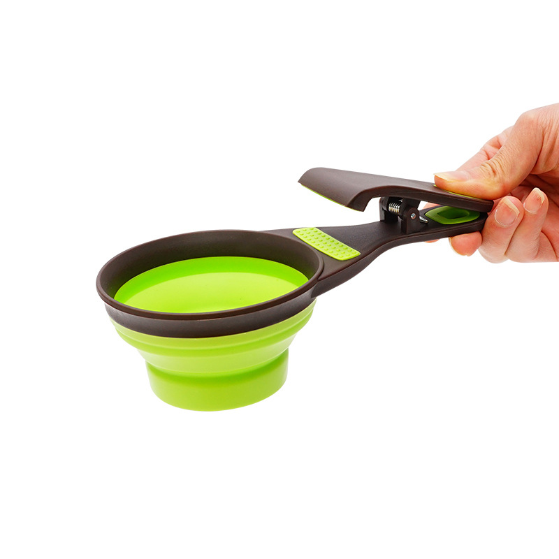 collapsible food spoon with sealed clip
